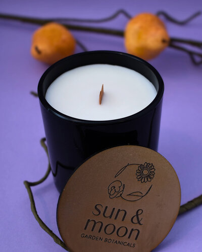 sun-and-moon-garden-botanicals-fall-witching-hour-candle-1