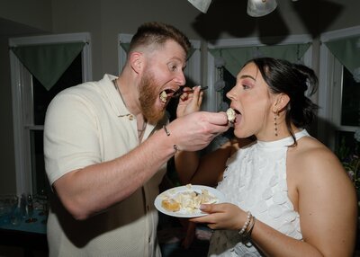 bride-groom-wedding-eating-cake