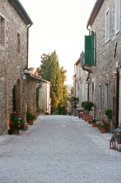 A wedding photo of the venue Laticastelli in Tuscany Italy