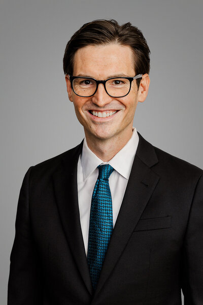 Houston Headshot Photographer For Professionals & Companies