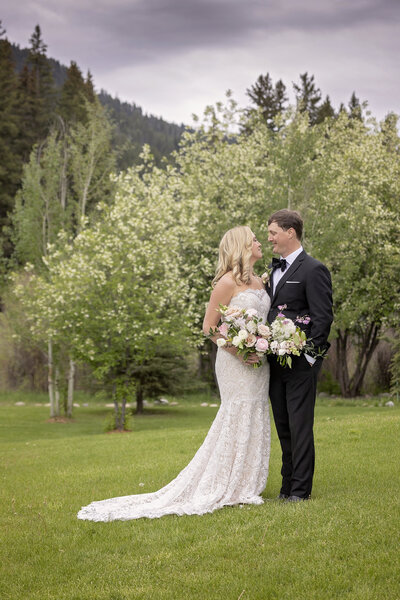 Shanna-Mae-Photography-Montana-Photographer-Montana-Weddings-Rainbow-Ranch-Lodge-007