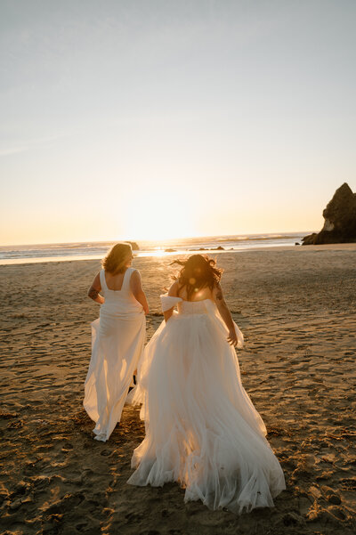 PNW Wedding Photography at Beach  taken by  Wedding Photographer Forgette Photo