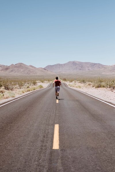 Jonny Gouldstone running through Death Valley-1