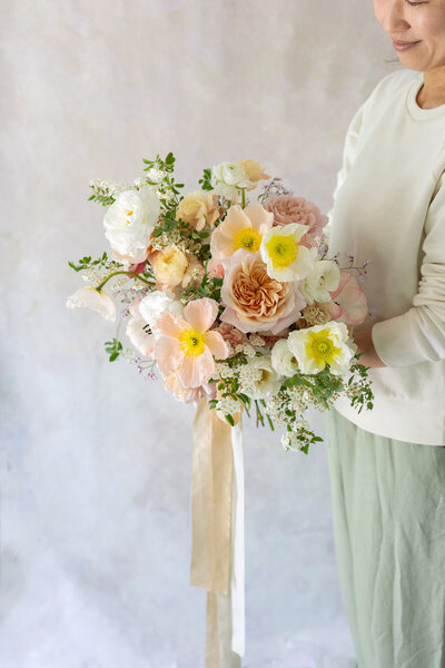 Making a pink red flower bouquet using StemSlider with garden flowers