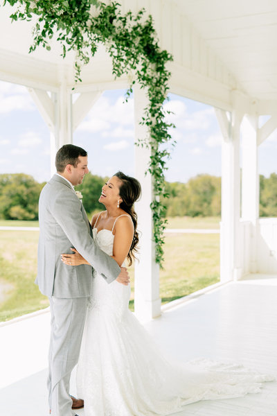 Alexa-Vossler-Photo_Dallas-Wedding-Photographer_Wedding-at-The-Grand-Ivory_Kaila-Gabe_Couples-Portraits-13