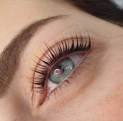 Beauty treatments offering a natural look- lash lift client picture
