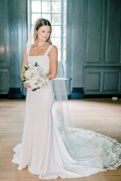 Atlanta Wedding Photographer | Bridal Portrait With Floor Length Veil And White Bouquet At Museum Wedding Venue