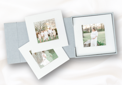 Nashville maternity photographer helps a client choose album cover colors