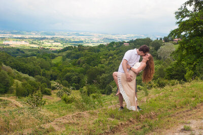 Couple shares a romantic kiss in Tuscany