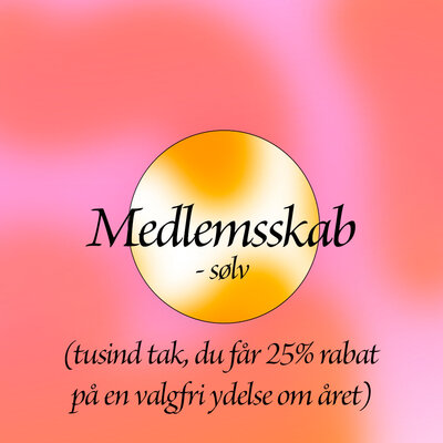 Med et sølvmedlemsskab får du 75% rabat på en valgfri ydelse om året. Det kan fx en drømmetydningssession, en clairvoyance, en workshop eller lignende. Din ret til rabatten træder i kraft, når du har været medlem i tre måneder.