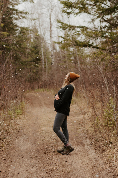 pregnant mother posing on trail
