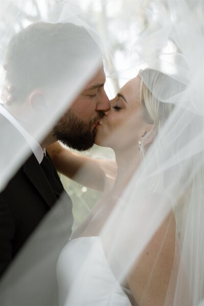 Romantic editorial spring wedding at Palm Mansion in Orlando FL