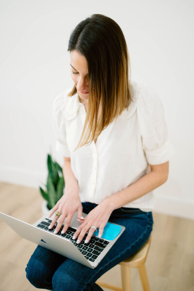 women on computer