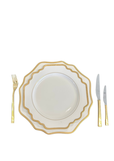 Luxury white china with gold applications and gold cuttlery