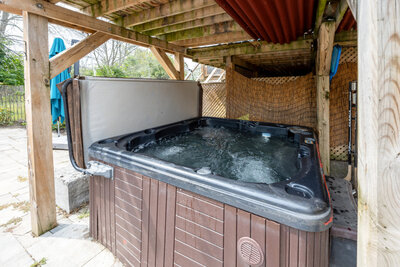 15471 CR 2 hot tub
