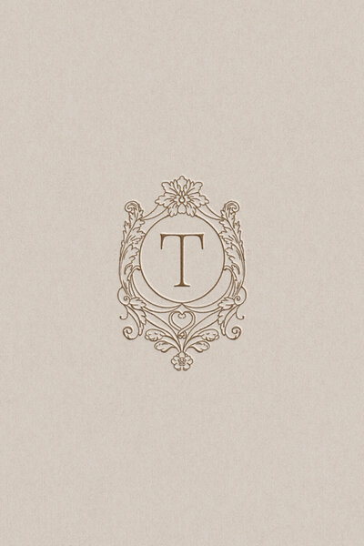 elegant-and-romantic-brand-identity-for-the-taylors-5