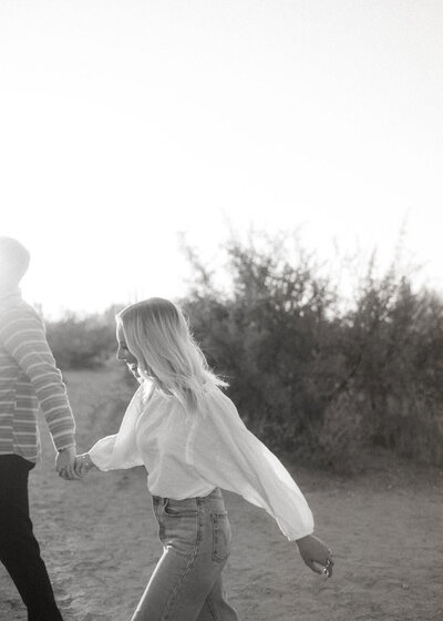 Engagement session in Saguaro National Park