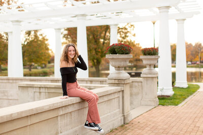 Bright and airy senior photographer serving Fort Wayne, Indianapolis, and beyond
