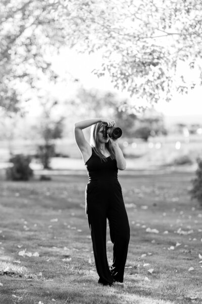 Black and white image of Colorado Wedding Photographer