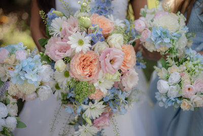This image showcases bridal party bouquets in a great detail photo. 