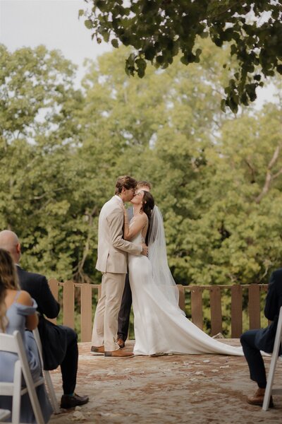 wedding photos taken at sassafras in arkansas