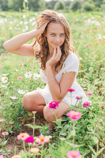 highschool-senior-girl-zinnia-field