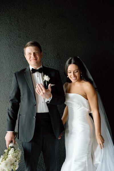 Hannah&JR-TheEmersonVenue-LizzieHillardPhotography-35-min