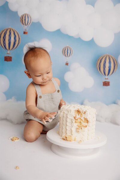 Baby evan during his hot air balloon cake smash photoshoot in auckland