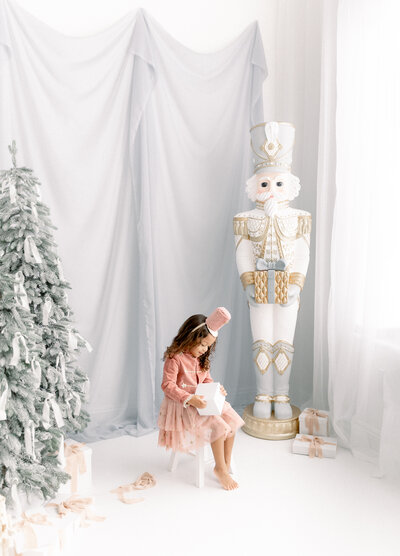 A natural, delicate and timeless pregnancy and baby photographer based in Concord, California.