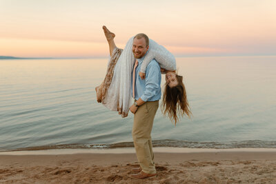 A married couple eloping in Duluth, Minnesota at sunset