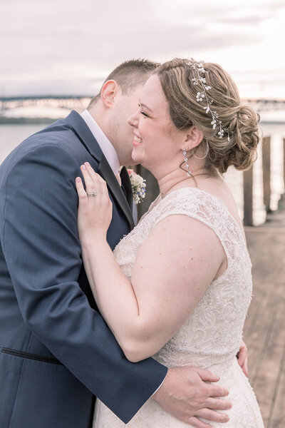 Detroit Michigan wedding couple posing