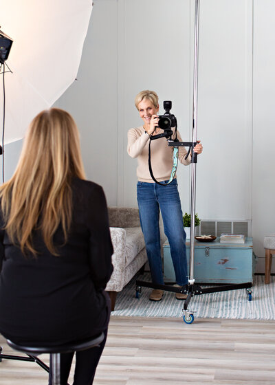 Michigan-headshot-photographer-with-client-in-studio