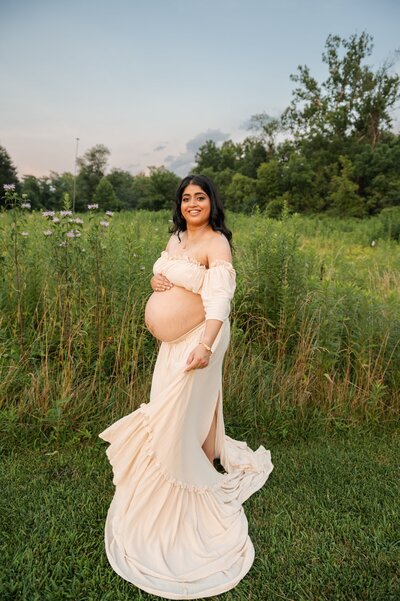 Maternity photographer at Eden Mill in Maryland