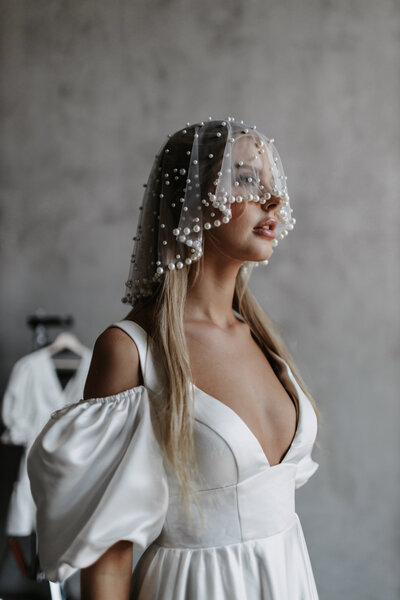 Leonora (With Cape) – Lovenote Bride