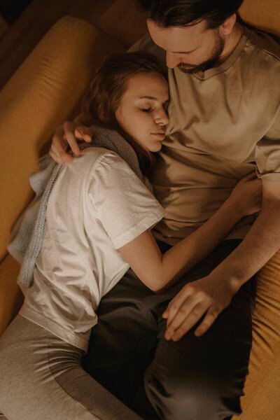 Local and virtual relationship and pre-marital coach offering counseling for individuals and couples_0678