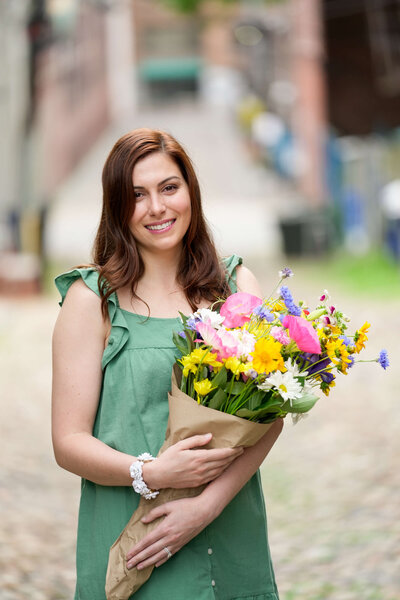 Picture of Lauren holding flowers.