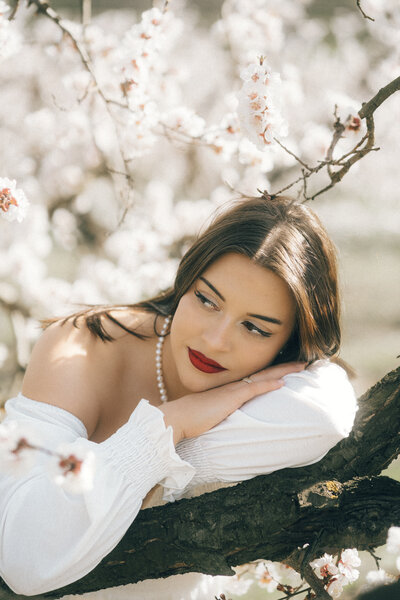 Séance Portrait dans les vergers en Valais, Suisse aux alentours de Riddes