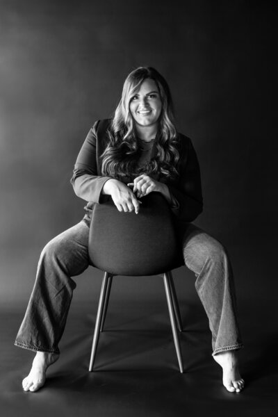 Discover elegant boudoir photography in Savannah, Georgia. Feel confident and beautiful with personalized, intimate photo sessions by a top Savannah photographer.
