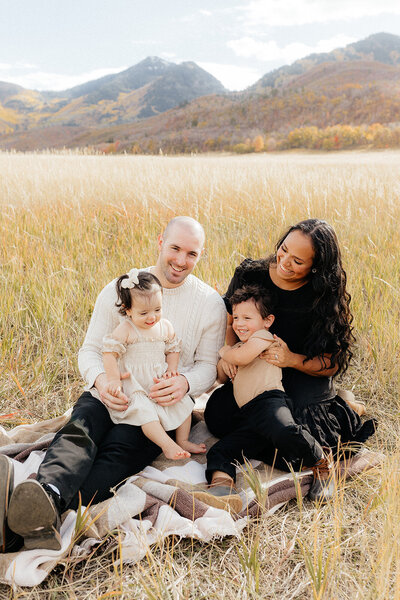 wedding photographer handing out with her family