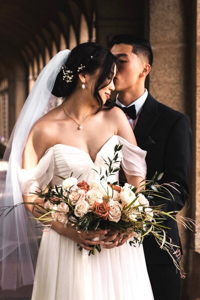Lush and organic floral design by Kim Pawley Helfgott. Blush and mocha wedding flowers.
