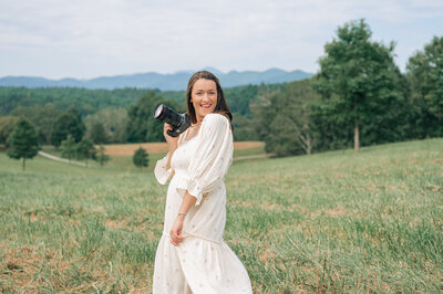 A family, motherhood and newborn photographer based in Asheville, NC