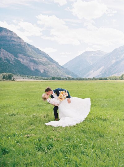 Watercolor invitation suite of Glen Manor House with floral envelope liner