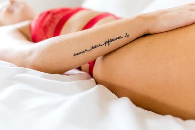 minneapolis-light-boudoir-photo-classy-wedding-gift-husband_0033