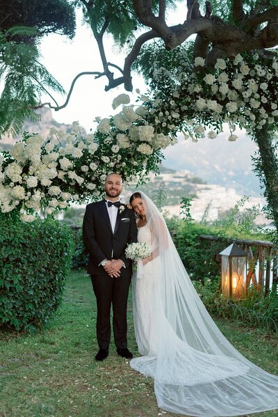 Editorial couple poses, luxury floral design, wedding flower arrangements, destination wedding, italy wedding, italy wedding photographer, luxury italy wedding photographer, italy weddings in vogue