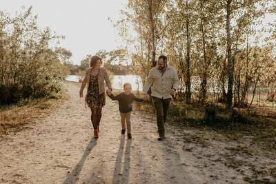 seance-photo-famille-foret-plage-matin-bonheur-naturelle