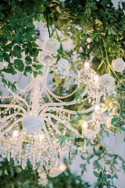 Modern and chic spring wedding at a Historic Mansion with Water Views | Glen Foerd on the Delaware | Philadelphia PA | Denise Marie Photography | Editorial Wedding Photographer based in Philadelphia PA