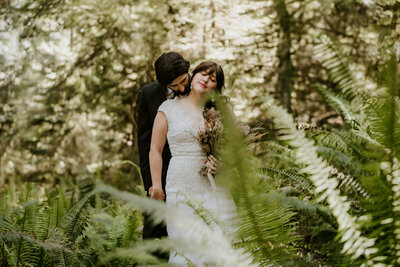 Redwood eloping couple kissing