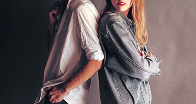 Couple fearing abandonment in relationships and going to therapy.