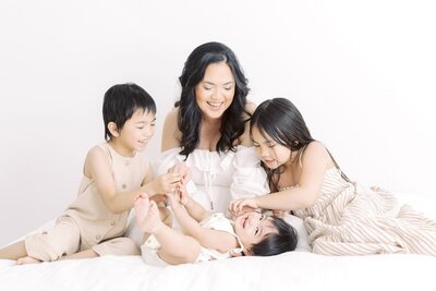 mom with her 3 kids during family photo Vienna, Virginia