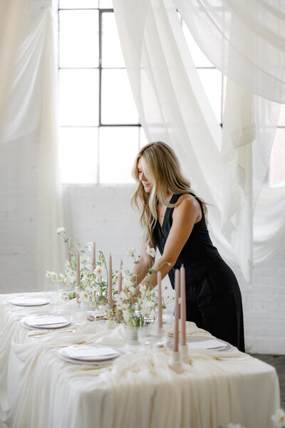 florist-arranging-table-flowers